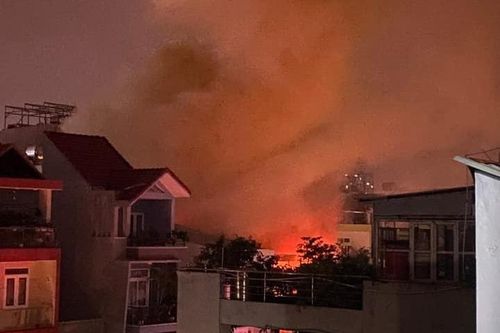 Nửa đêm nhà dân chìm trong biển lửa, 1 người chết, 2 người bỏng nặng