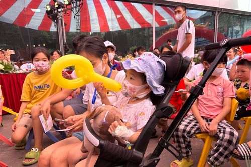 Chương trình Ngày Hội của bé với hơn 60.000 suất quà tặng bệnh nhi