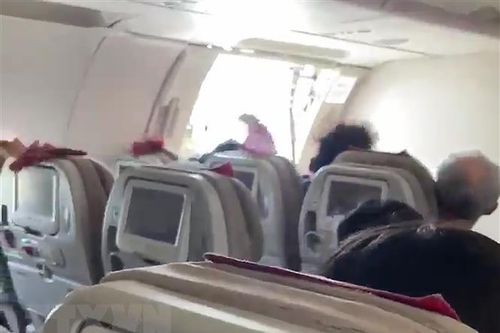 Hàn Quốc bắt giữ hành khách mở cửa thoát hiểm máy bay Asiana Airlines