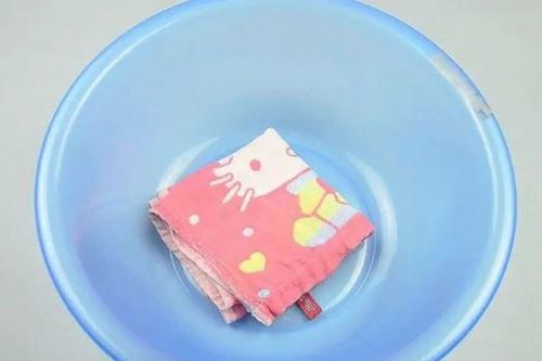 Lấy khăn tắm treo trong phòng trước khi ngủ: Lợi ích tuyệt vời, ai cũng muốn học theo