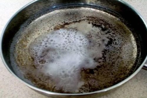 5 mẹo giúp đánh bay vết bẩn trên nồi sau khi nấu kẹo, thắng đường