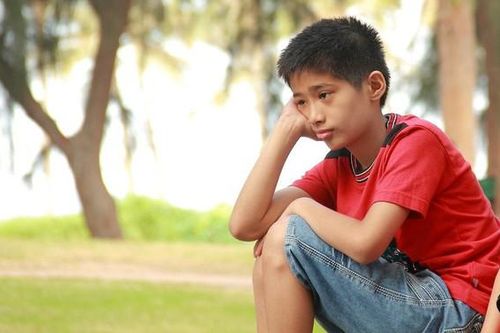 Một đứa trẻ 'giả ngoan ngoãn' khi lớn lên thường có 2 kiểu tính cách