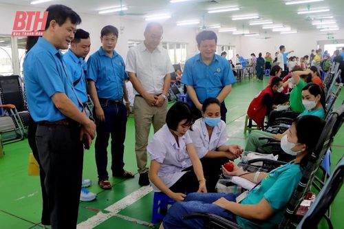 Hiến máu nhân đạo trong công nhân lao động
