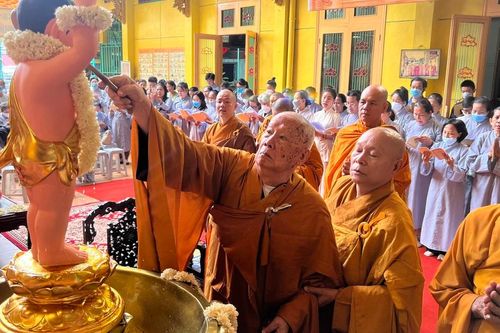 TP.HCM: Ban Trị sự GHPGVN Q.6 tổ chức lễ Mộc dục tại chùa Tuyền Lâm