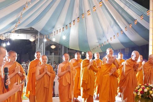 Tịnh xá Trung Tâm cử hành lễ Tắm Phật mở đầu Tuần lễ Phật đản Phật lịch 2567
