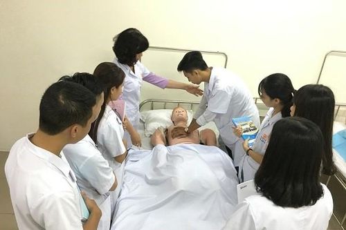 Bộ GD & ĐT nói gì về việc xét tuyển ngành Y bằng tổ hợp có môn Ngữ văn?