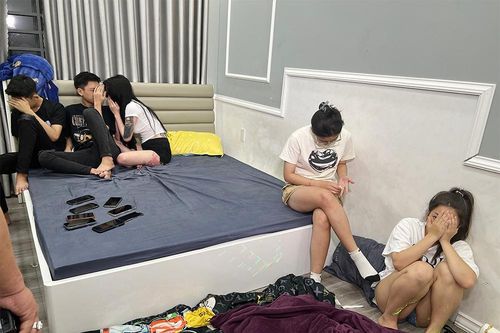 Công an kiểm tra căn hộ, phát hiện 14 nam nữ thanh niên dương tính ma túy