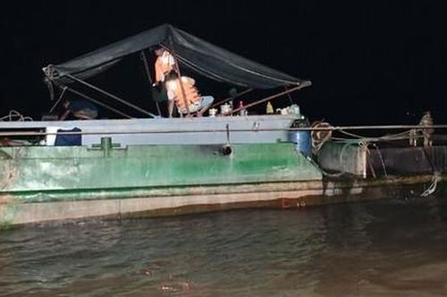 Bắt giữ 3 phương tiện khai thác, vận chuyển cát trái phép trên sông Tiền