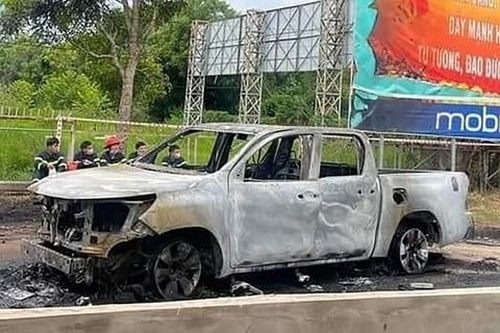 Vụ xe bán tải cháy rụi khiến tài xế tử vong sau khi tông người phụ nữ: Do tự tử