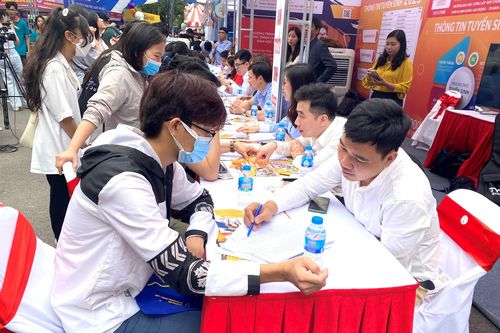 Bộ GD-ĐT thông tin về việc dùng điểm môn ngữ văn để xét tuyển ngành Y