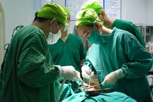 Tai nạn giao thông khiến người đàn ông gãy xương hàm, mặt biến dạng