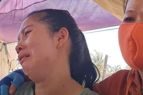 Trưa 28/5: Người mẹ khóc ngất tại đại tang 3 người trong vụ tai nạn bé gái vặn tay ga