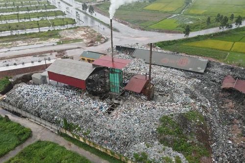 Nỗi ám ảnh ô nhiễm từ 'núi rác khổng lồ' ở thị trấn Vôi, huyện Lạng Giang