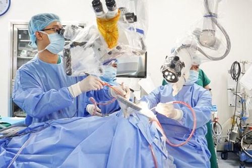Lần đầu tiên Việt Nam ứng dụng Robot trí tuệ nhân tạo trong phẫu thuật não