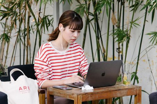 Chi tiền mua 'sự im lặng'