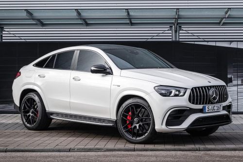 Hải quan tìm chủ xe Mercedes Benz bị bỏ lại gần 5 năm ở cảng