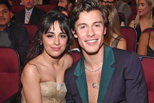 Shawn Mendes ôm hôn Camila Cabello tại show diễn của Taylor Swift
