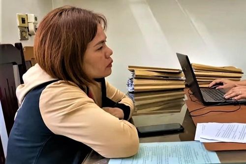 Người phụ nữ môi giới mại dâm cho nhân viên với giá 300.000 đồng