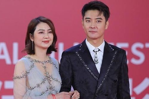 Vợ chồng Hồng Hân bị tẩy chay