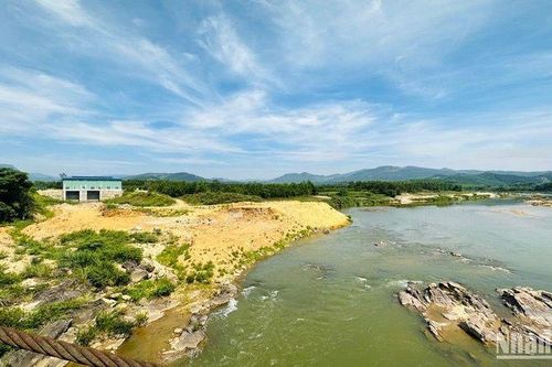 Lấn sông, chặn dòng chảy khi thi công dự án ở miền núi Quảng Ngãi