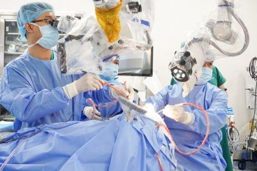 Cách mạng trong phẫu thuật u não nhờ ứng dụng robot trí tuệ nhân tạo