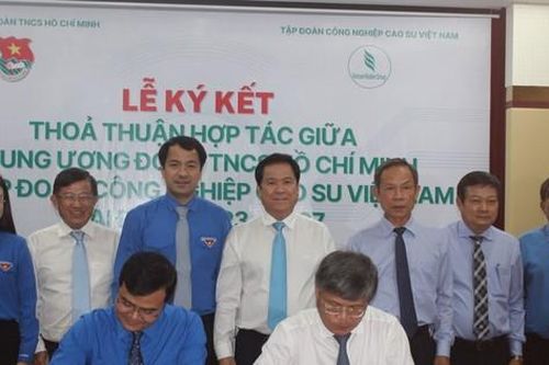 T.Ư Đoàn và Tập đoàn Công nghiệp cao su Việt Nam ký thỏa thuận hợp tác