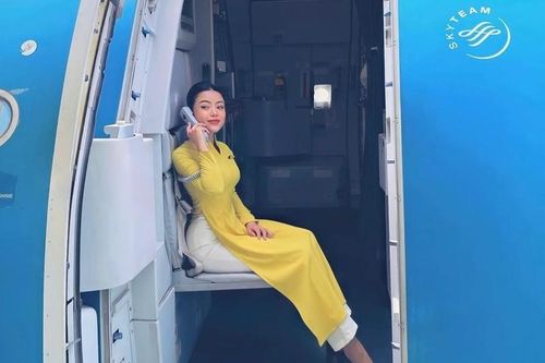 Tiếp viên trưởng hãng Vietnam Airlines khoe thân hình lý tưởng