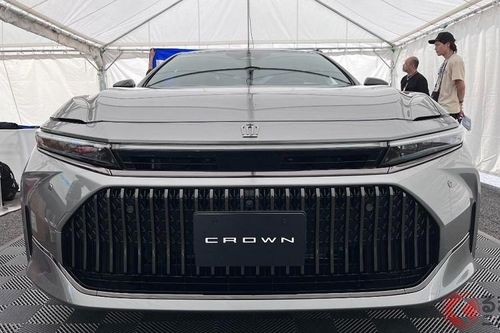 Toyota Crown Sedan 2024 'bộ trưởng' chào hàng trước ngày ra mắt