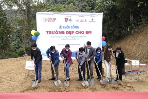 Xã hội hóa nguồn lực xóa trường tạm ở vùng khó