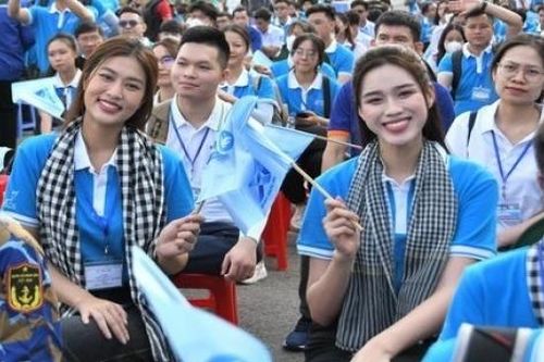 Hoa hậu Đoàn Thiên Ân và Đỗ Thị Hà tham gia chương trình 'Sinh viên với biển, đảo Tổ quốc' năm 2023