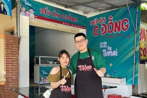 Vợ chồng TikToker mở bếp ăn 0 đồng phục vụ người dân khó khăn và bệnh nhân nghèo