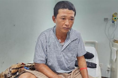 Bị nhắc nhở vi phạm lấn chiếm lòng đường, đối tượng dùng dao tấn công lực lượng chức năng
