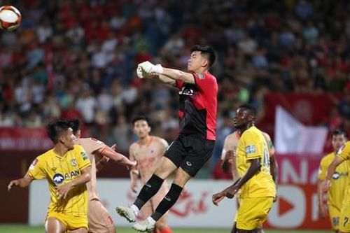 VPF thuê trọng tài ngoại thổi còi trận Thanh Hóa gặp Công An Hà Nội