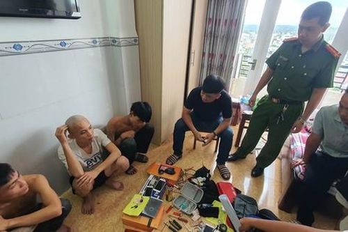 Ba đối tượng trộm loạt đồ giá trị trong ô tô để mua ma túy