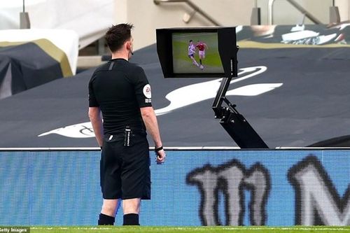 V-League và rắc rối trọng tài: VAR không phải là cứu cánh