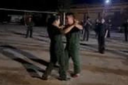 Bộ đội miền biên viễn hòa mình theo điệu Rumba, Cha cha cha