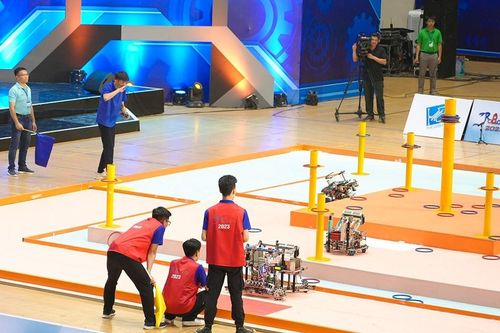 Sinh viên ĐH Công nghiệp Hà Nội vô địch Robocon Việt Nam 2023