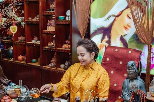 Bộ sưu tập 1.000 ấm trà tử sa của người phụ nữ Việt đạt kỷ lục thế giới