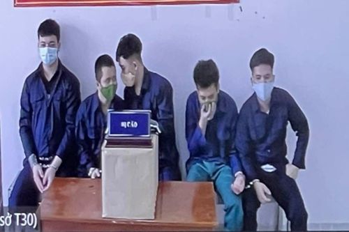 Phiên tòa trực tuyến tới trại giam Chí Hòa, xét xử nhóm vác dao đi cướp ở TP.HCM