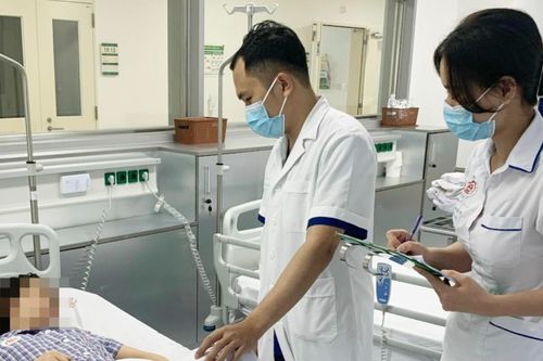Phát hiện ung thư giai đoạn muộn sau 1 tuần đau tức thắt lưng