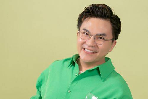 MC Đại Nghĩa: 'Tôi yêu hết mình nên khi thất tình thì đau khủng khiếp'