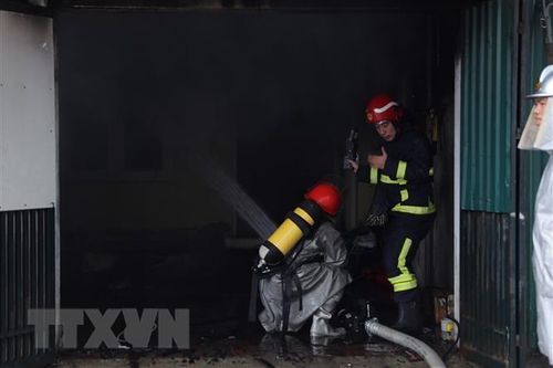 Hà Nội: Cháy 3 căn nhà tầng vừa ở vừa kinh doanh lốp xe ôtô