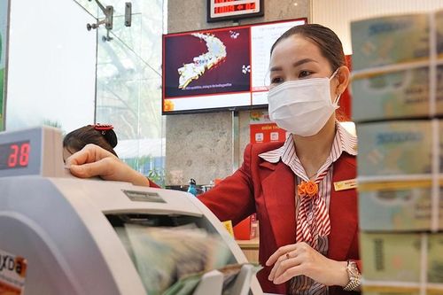 Nợ xấu ngân tăng cao, nhà băng 'dè dặt' giải ngân cho doanh nghiệp
