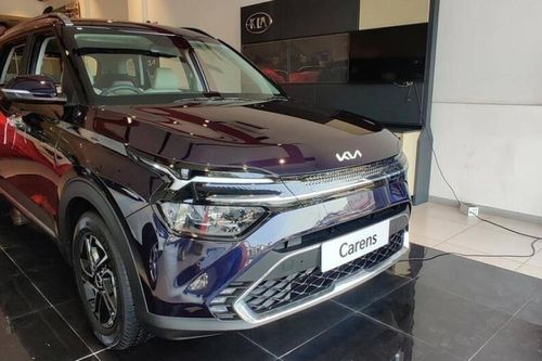 Kia Carens giảm giá bản máy xăng, cao nhất 60 triệu đồng