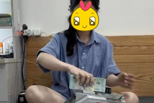 Cô dâu phải dùng máy đếm tiền lúc bóc phong bì, hội chị em xuýt xoa: Tự nhiên thấy lấy chồng cũng vui