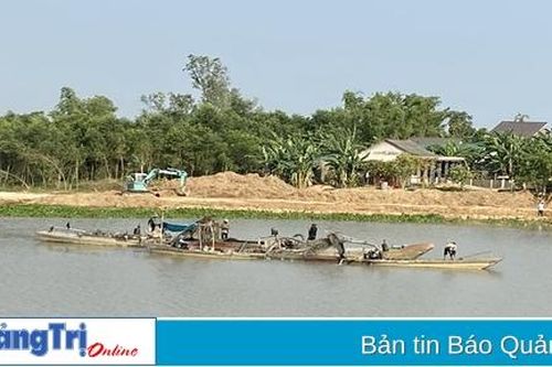 Người dân lo sợ thuyền hút cát gây sạt lở đê kè