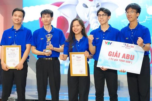 Đánh bại đương kim vô địch, Đại học Công nghiệp Hà Nội (Bộ Công Thương) 'lên ngôi' tại Robocon 2023