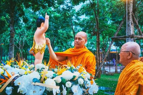 Các tự viện tổ chức lễ Tắm Phật kính mừng Khánh đản Đức Thế Tôn