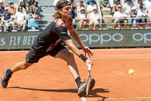 Tsisipas khởi đầu khó khăn ở Roland Garros 2023