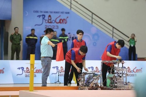 Trường Đại học Công nghiệp Hà Nội vô địch Robocon Việt Nam 2023